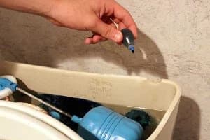 How to Test Your Toilet for Leaks without the Help of Plumbers